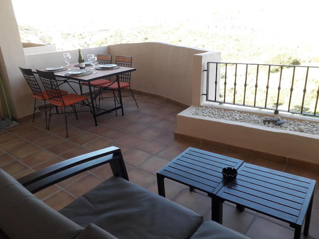 Duquesa Fairways, A Spacious Apartment With Fabulous Views And Facilities Manilva Exterior foto