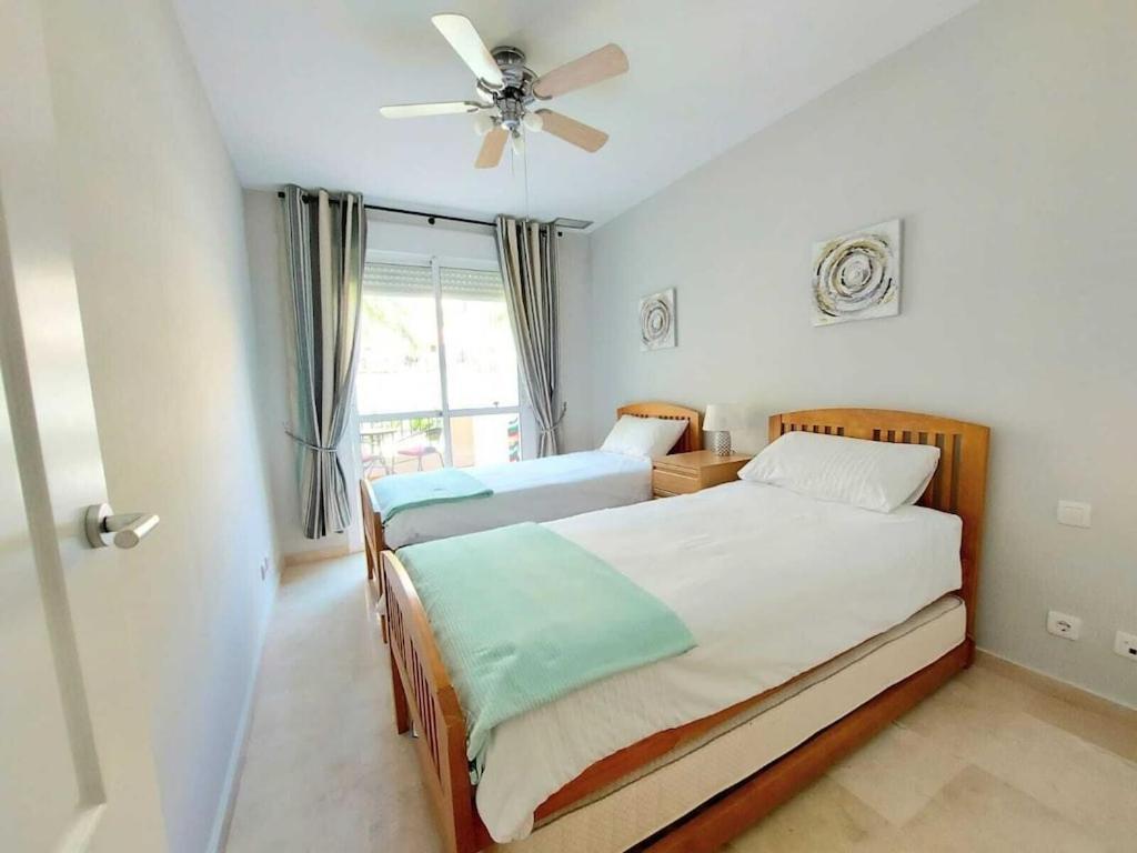 Duquesa Fairways, A Spacious Apartment With Fabulous Views And Facilities Manilva Exterior foto